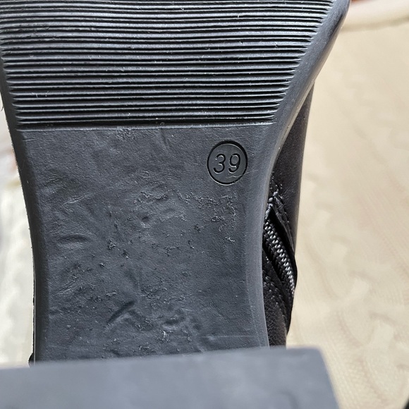 Le Château Block Heel Zip-Up Ankle Booties - Picture 11 of 12